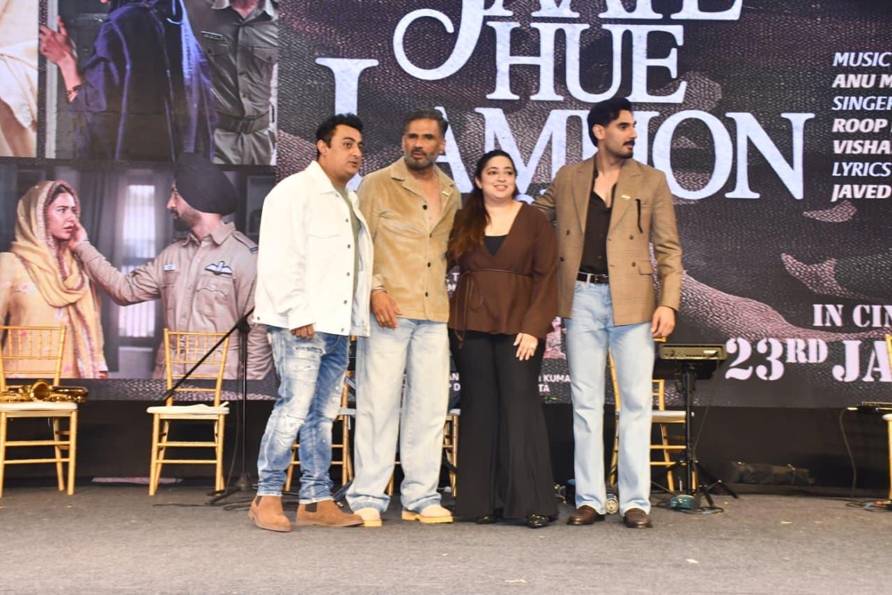 <p>They even posed alongside film team, including producer Nidhi Dutta.</p>